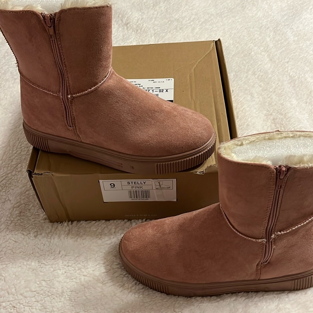 Pink fur lined boots - size 9